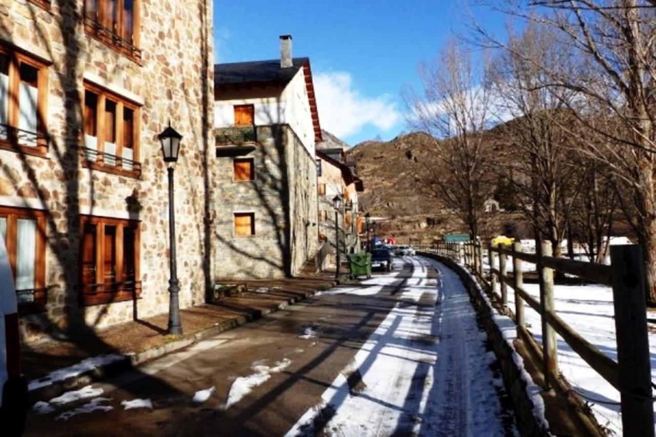 Escuadros Apartment Бенаск Екстериор снимка